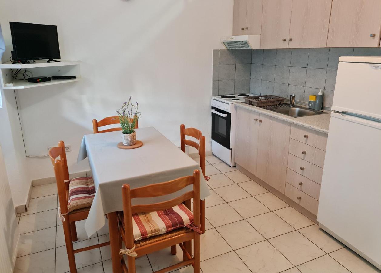 Apartments 4 You Палиури Номер фото